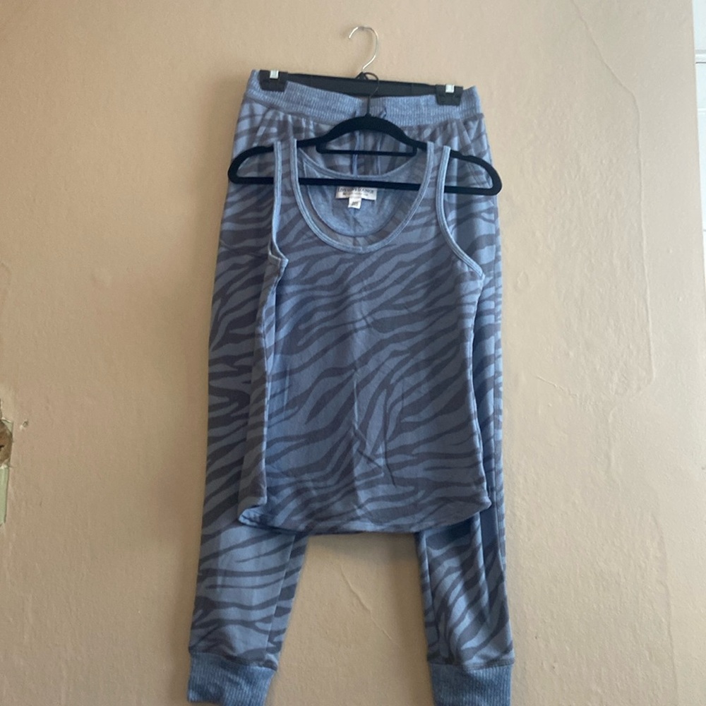 Karen Neuburger lounge two piece set - size small